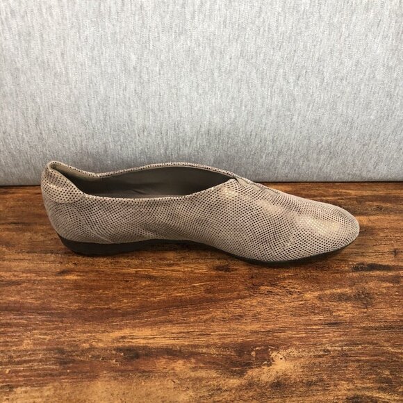 Gucci Womens Size 11 M Flats Loafers Slip On Shoes Italy Taupe - Picture 5 of 9